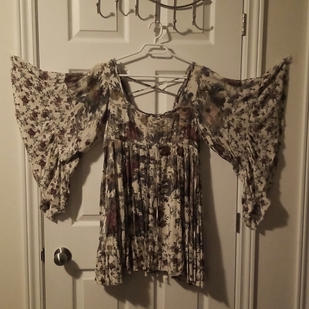 UO Urban Outfitters bell sleeve floral dress